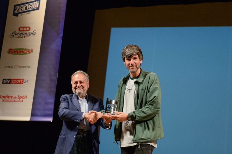 Bugo-premiato-dallassessore-alla-Cultura-di-Rieti
